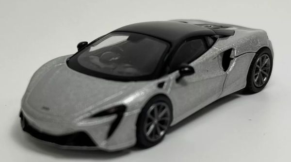 MGT00582-R - McLAREN Artura RHD Silber - 1
