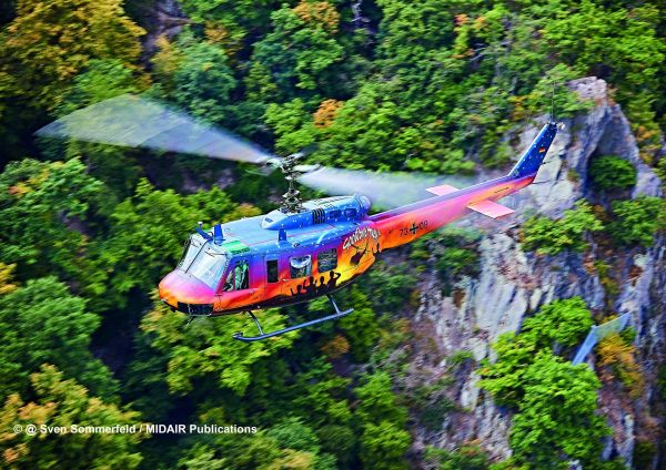 REV03867 - BELL UH-1D GOODBYE HUEY Hubschrauber zum Zusammenbauen und Lackieren - 1