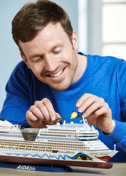 REV05230 - AIDAblu Kreuzfahrtschiff zum Zusammenbauen und Lackieren - 1