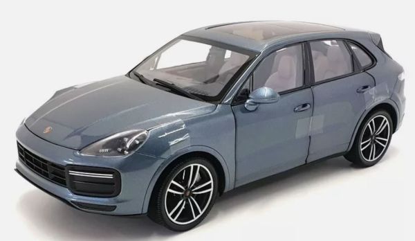 MNC110066070 - PORSCHE Cayenne Turbo S 2017 Blau-metallic - 1