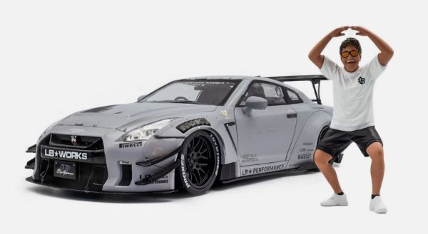 SOL1805821 - 2024 Nissan GT-R Grau mit Liberty Walk Bodykit 2.0 - 1