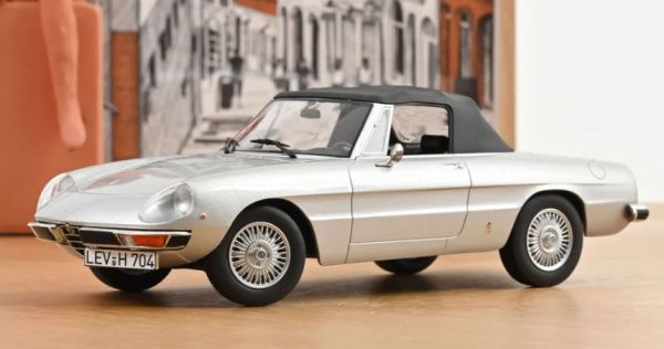 NOREV187884 - ALFA ROMEO 2000 Spider 1973 Hellgrau Metallic - 1