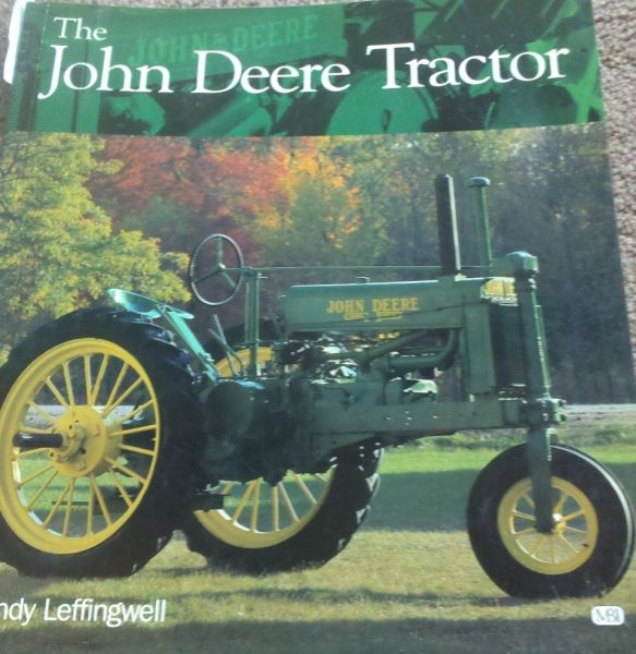 ERT1377 - Buch über alte JOHN DEERE Traktoren in englischer Sprache - 1