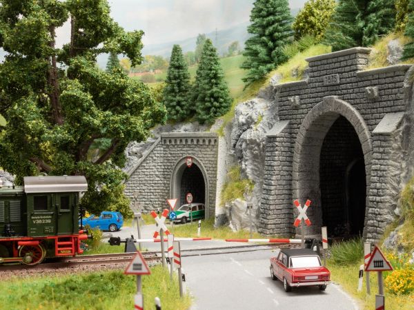 NOC14387 - 252 Verkehrszeichen mit 30 Rohrpfosten - 1