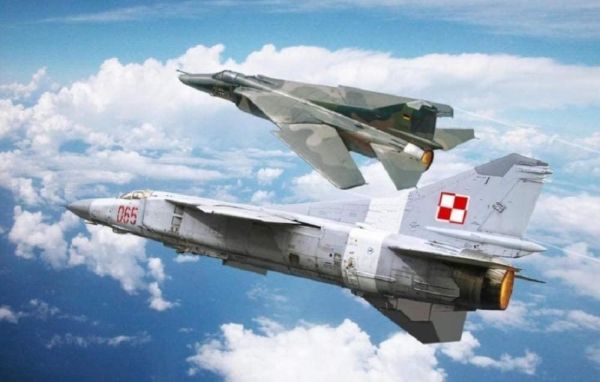 ITA2798 - Kampfflugzeug MiG-23 MF/BN Flogger zum Zusammenbauen und Lackieren - 1