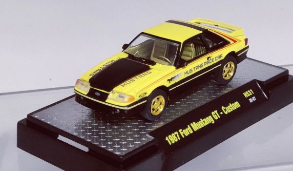M2M-31500-HS31 - FORD Mustang GT - Custom 1987 gelber MUSTANG PACE CAR in Blisterverpackung - 1