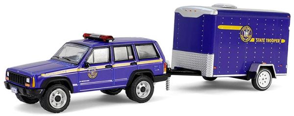 GREEN32315-B - JEEP Cherokee 2001 New York Police mit Anhänger aus der HOT PURSUIT-Serie in Blisterverpackung - 1