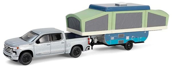 GREEN32320-D - CHEVROLET Silverado High Country mit Camper 2024, Grau aus der HITCH & TOW-Serie - 1