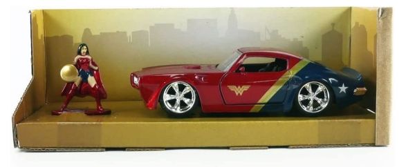JAD33089 - PONTIAC Firebird 1972 mit Figurine WONDER WOMAN - 1