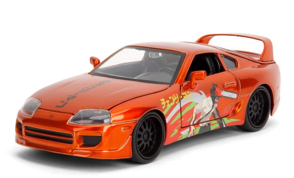 JAD35181 - Orangener Toyota Supra (1995) mit Chainsaw Man Figur - 1