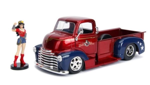 JAD30453 - 1952 CHEVROLET Chevy COE Pickup mit WONDER Woman - 1
