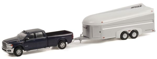 GREEN32240-D - DODGE RAM 3500 2021 mit Anhänger 2 Achsen aus der Serie HITCH & TW unter Blister. - 1
