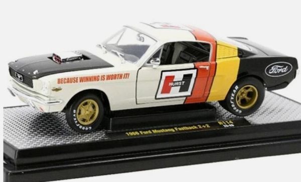 M2M-40300-114A - 1966 Ford Mustang Fastback 2+2, Weiß und Schwarz - 1