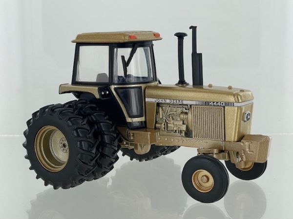 BRI43380GOLD - JOHN DEERE 4440 2wd Zwillingsräder hinten Gold - Limitierte Auflage von 250 Stk. - 1