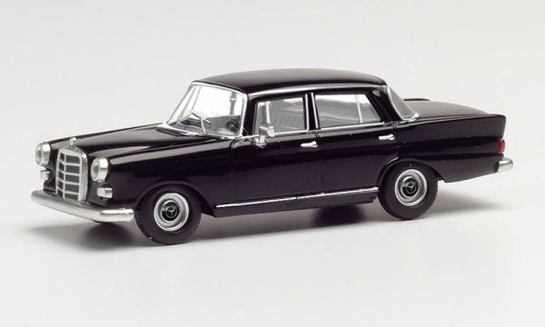 HER420457 - Mercedes 200 schwarz - 1