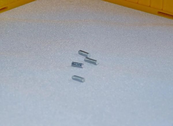 MSM5549/03 - 4 Bolzen für Baubungalow - miniaturisiert - 1