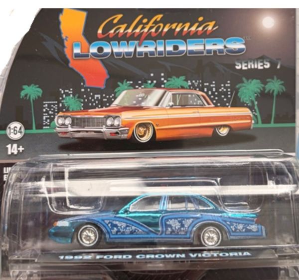 GREEN63080-F-CHROME - 1992 Ford Crown Victoria, chromblau, aus der California Lowriders Serie, noch in Originalverpackung. - 1