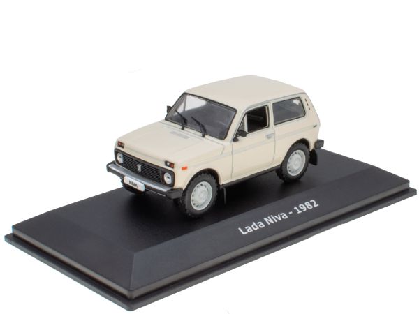 ABADD136A - LADA Niva von 1982 weiß - 1