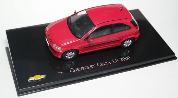 MAGCHECELTA00 - CHEVROLET Celta 1.0 2000 3 Türen rot - 1