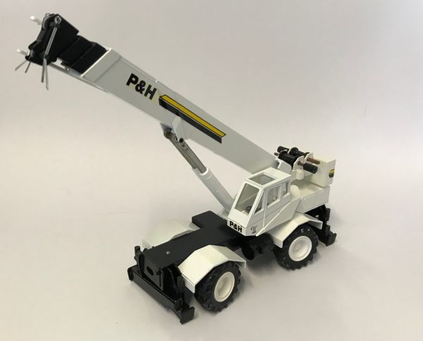 CON2075/02 - P&H Century II All-Terrain-Kran White Edition - 1