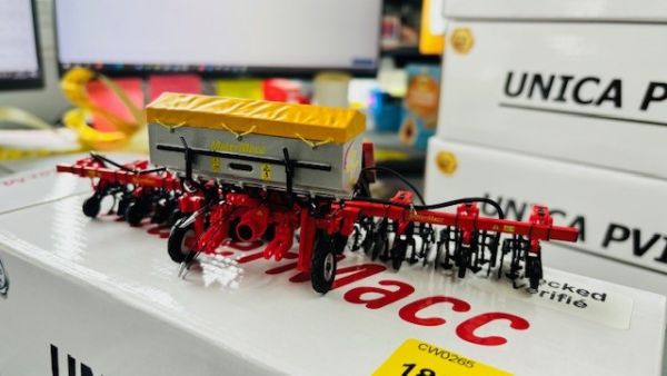 CW0265 - Hackmaschine MaterMacc mit silbernem Trichter - 1