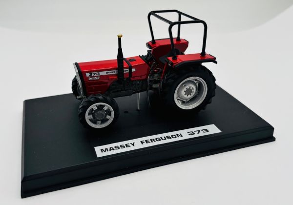CW0295 - MASSEY FERGUSON 373 Allrad - 1