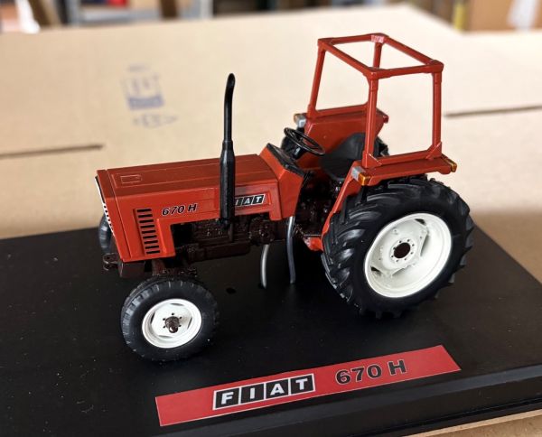CW0303 - FIAT 670H 2wd Terracotta - 1