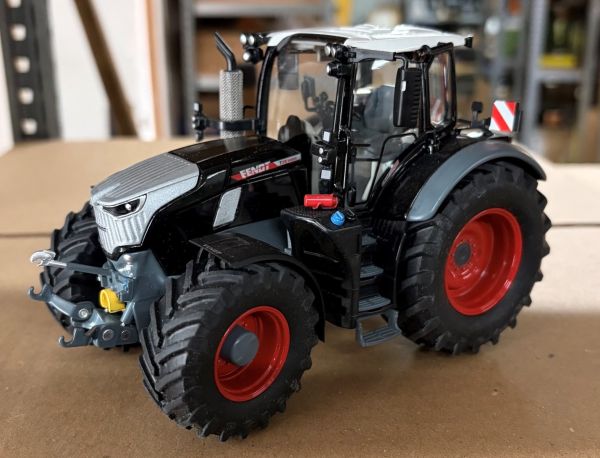CW0317 - FENDT 728 Vario - Black Beauty - 1