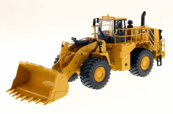 DCM85901 - CATERPILLAR 988K Radlader mit Fahrer und Metallkiste - 1