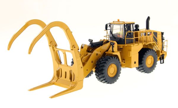 DCM85917 - CATERPILLAR 988K Holzlader auf Reifen mit Fahrer und Metallkiste - 1