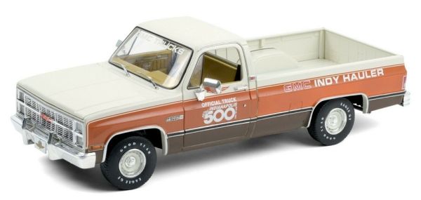 GREEN13564 - GMC Sierra Grande Classic 1500 Pickup 1983 Indy Hauler Braun und Weiß 67. Annual Indianapolis 500 Mile Race Official Truck - 1