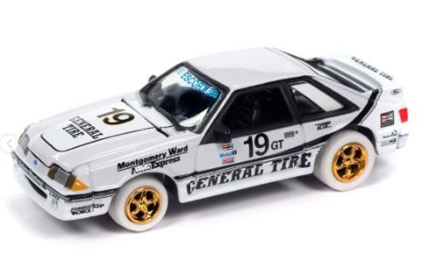 JLCT014-3A_BLANC - 1988 Ford Mustang GT mit weißen Felgen – Sallen General Tire #19 aus der COLLECTOR TINS-Serie 2024 in Blisterverpackung - 1