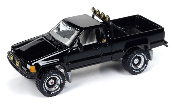 JLPC014-E - 1985 Toyota SR5 Pick-Up, schwarz, Mystery Matinee Edition, aus der Pop Culture Serie, noch in Originalverpackung. - 1