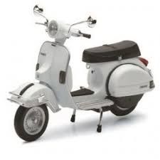 NEW42213A - VESPA P200E Weiß - 1