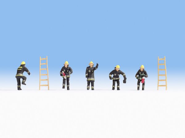 NOC15021 - Feuerwehrleute mit Leitern - 1