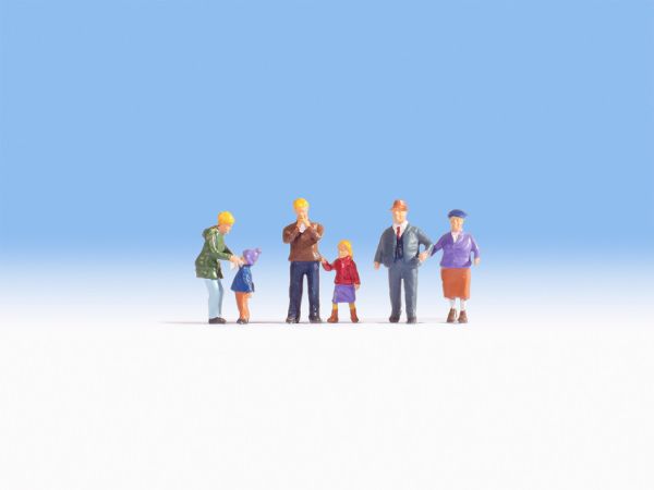 NOC15930 - Familie im Winter - 1