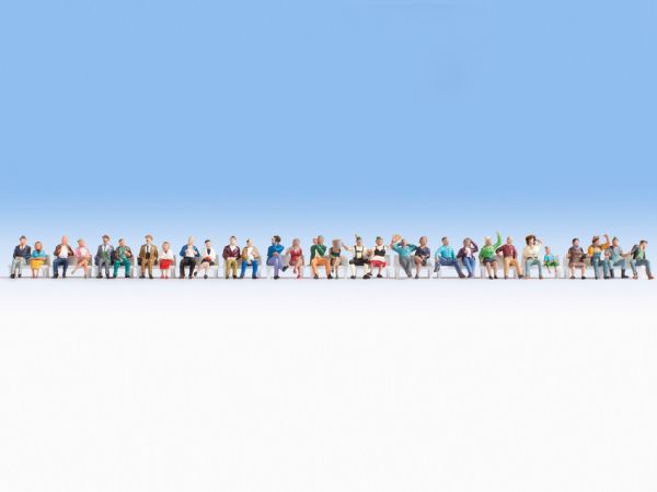 NOC16045 - sitzende Figuren - 1
