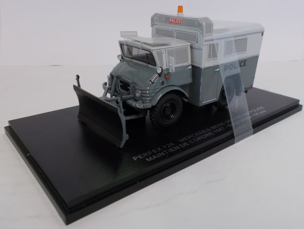 PER728 - MERCEDES BENZ Unimog U 406 1987 Graues Polizeifahrzeug der französischen Nationalpolizei; limitiert auf 150 Einheiten - 1