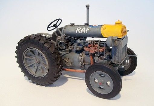 PLS448 - FORDSON N-BIG Bausatz zum Zusammenbauen und Lackieren - 1