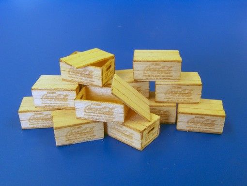 PLS450 - 12 Miniatur-Holzkisten der Marke Coca Cola zum Zusammenbauen und Bemalen; Maße 1;5 x 0;8 x 0;6 cm - 1