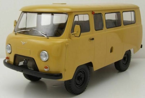 PRXPCL47075 - UAZ 452 cremefarbener Kleinbus - 1
