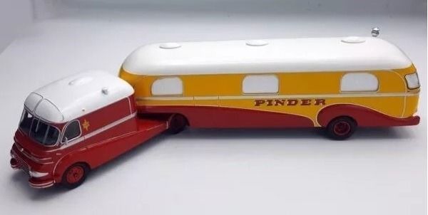 MAGPINC03-C04SET - FORD F798 4x2 mit Wohnwagenanhänger 1 Achse Cirque PINDER - 1