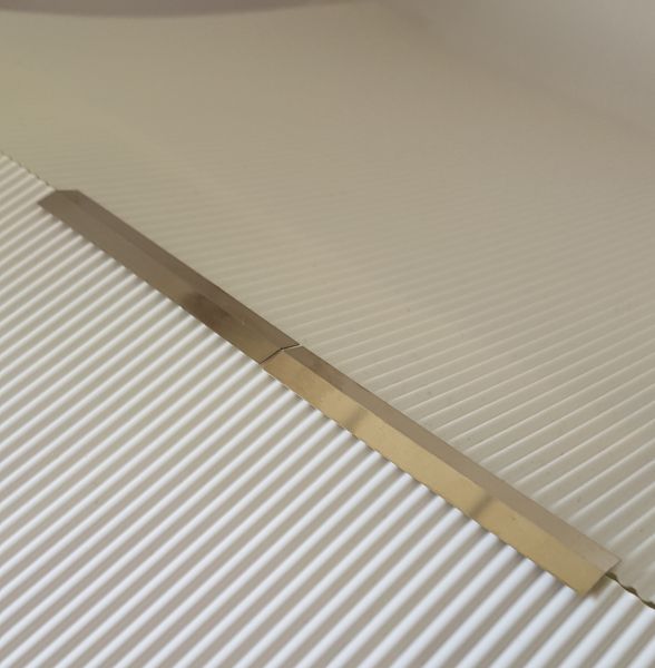 MCD-072-B - Dachfirst für Bleche Länge 7cm Breite 1 cm - 1
