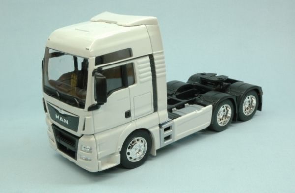 WEL32650L-WB - MAN TGX 6x4 weiß - 1