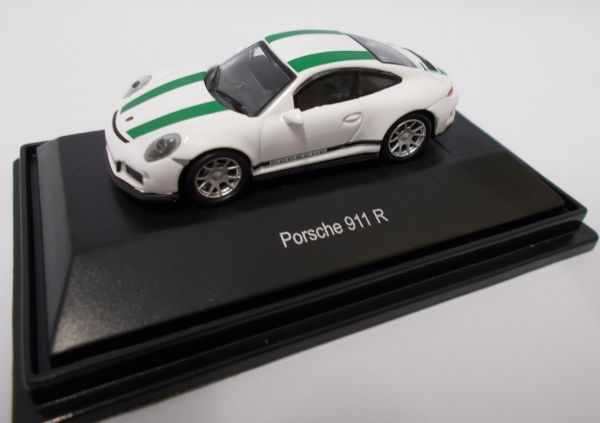 SCH26300 - PORSCHE 911 R weiß mit grünen Streifen - 1