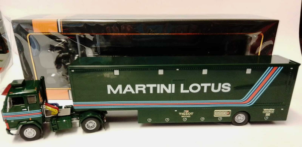 IXOTTR025 - VOLVO F88 4x2 mit Anhänger 1 Achse MARTINI LOTUS. - 1