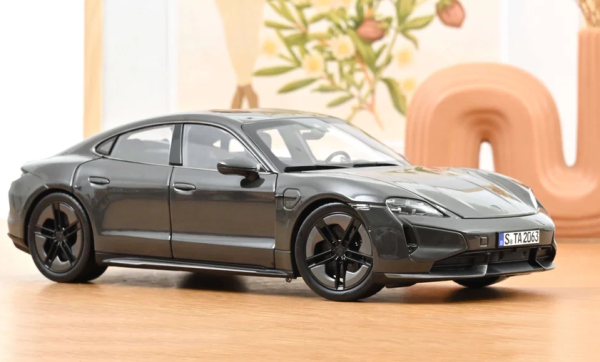 NOREV187654 - PORSCHE Taycan Turbo S 2024, Neo-Schiefergrau - 1