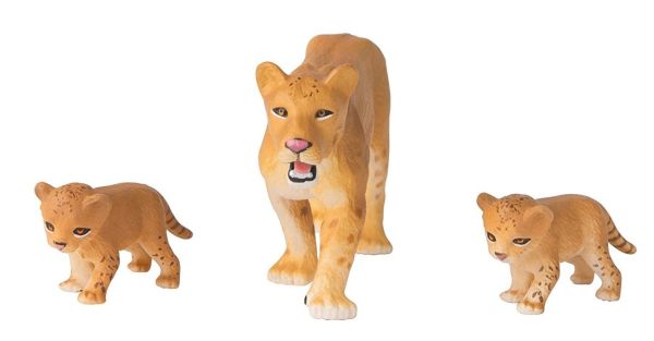 T16073 - Lioness and her cubs - 1