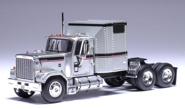 IXO-U64TR004 - GMC General 6x4 1980 Silber mit schwarzen und roten Streifen – USA EDITION - 1