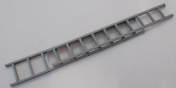 UM169_10 - Miniatur-Schiebeleiter 10 Sprossen im Bausatzmaß 9;5 x 1;5 cm - 1